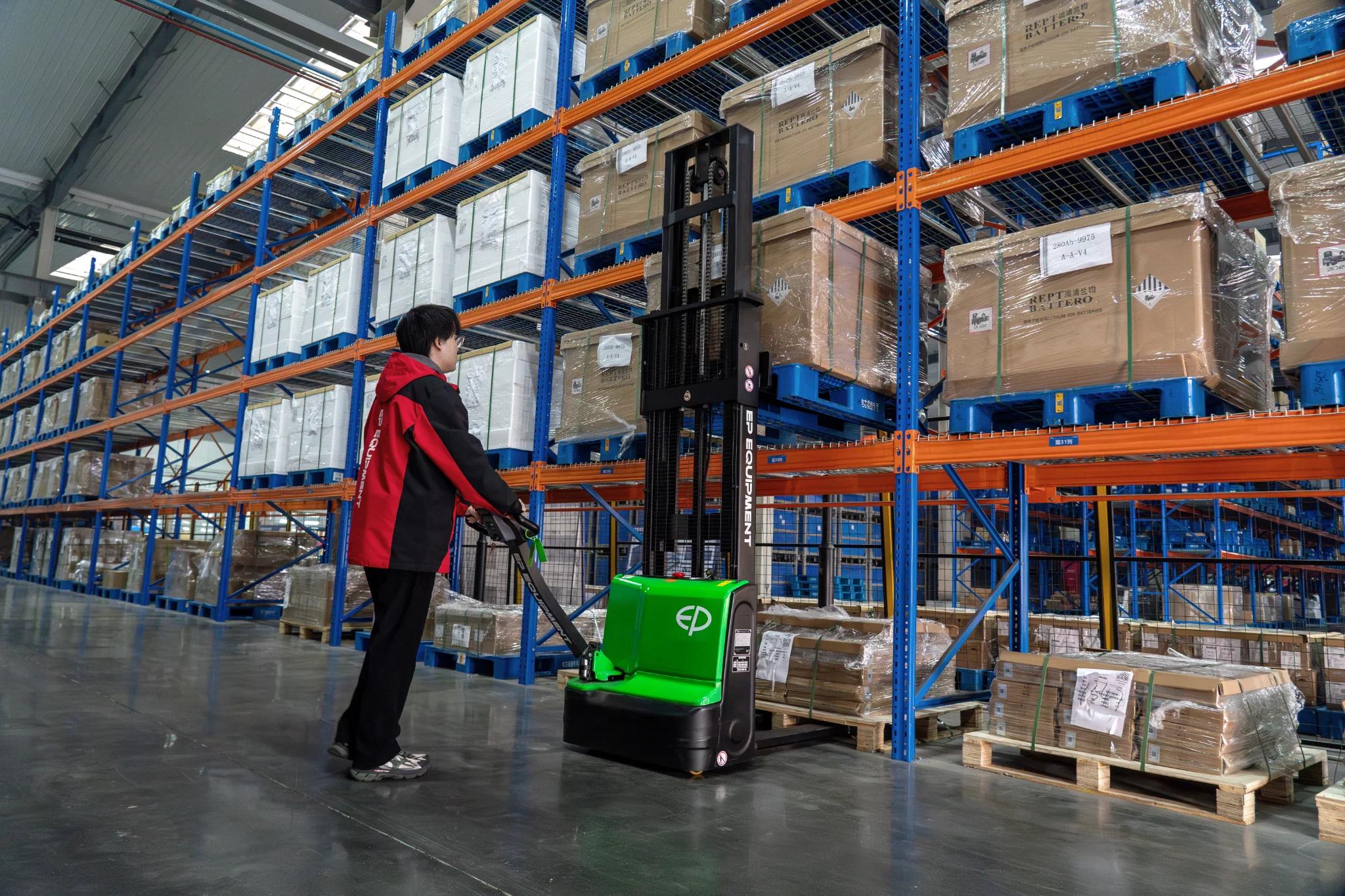 XE NÂNG ĐIỆN STACKER DẮT LÁI EP DS3 - Ảnh 4